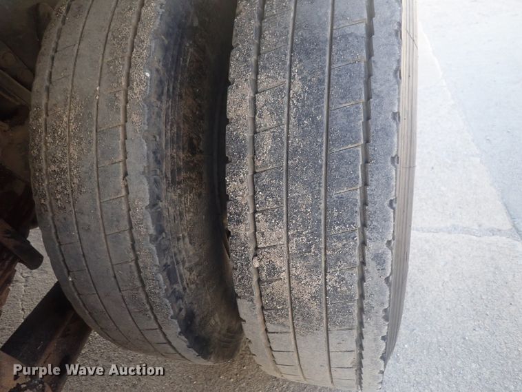 image for item DI7422 2000 Freightliner FL112  dump truck