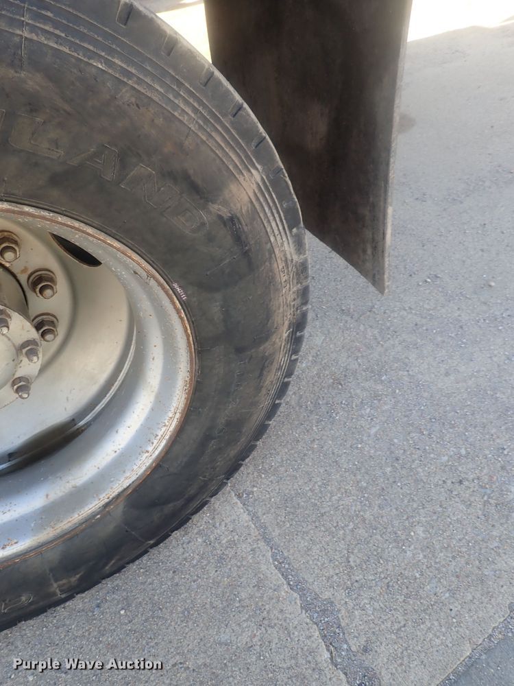 image for item DI7422 2000 Freightliner FL112  dump truck