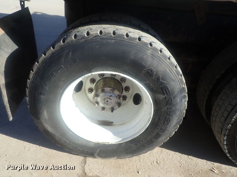 image for item DI7422 2000 Freightliner FL112  dump truck