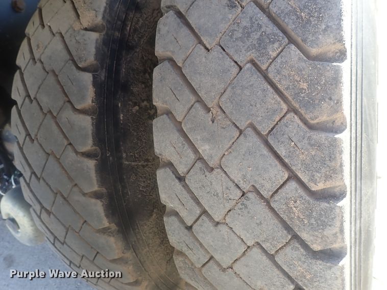 image for item DI7422 2000 Freightliner FL112  dump truck