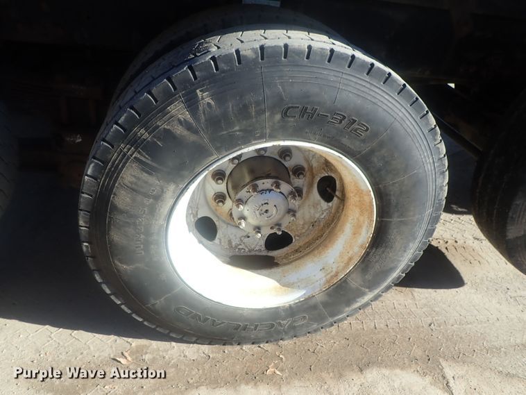 image for item DI7422 2000 Freightliner FL112  dump truck