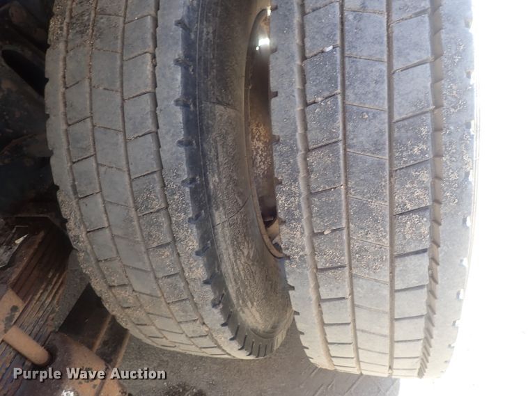 image for item DI7422 2000 Freightliner FL112  dump truck