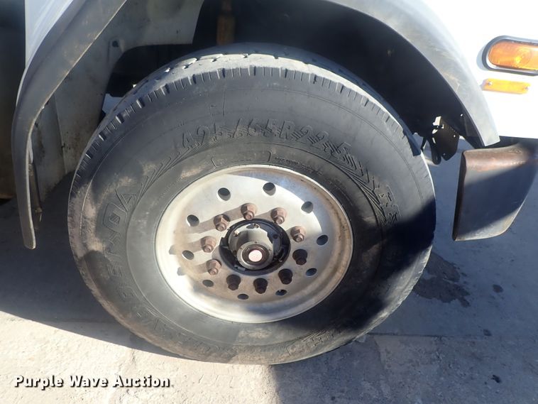 image for item DI7422 2000 Freightliner FL112  dump truck