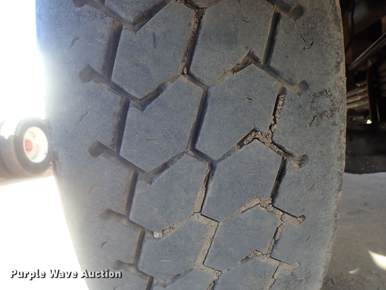 image for item DI7422 2000 Freightliner FL112  dump truck