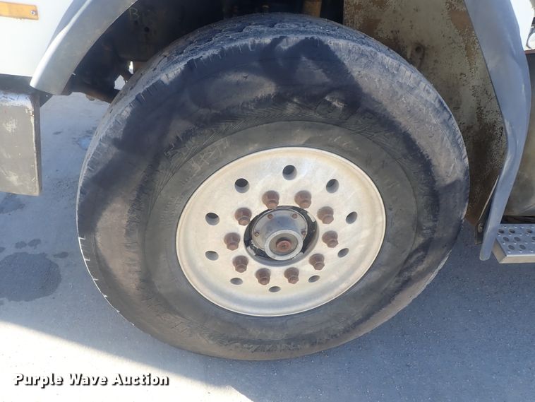 image for item DI7422 2000 Freightliner FL112  dump truck