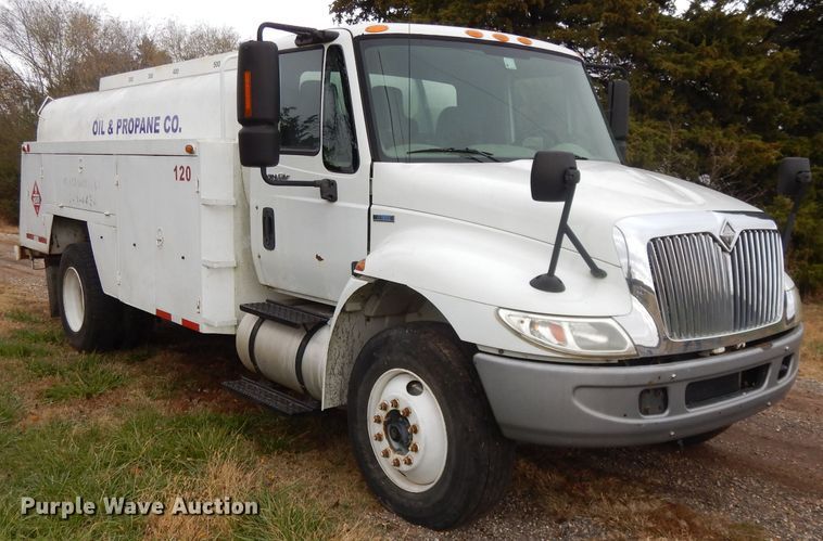 image for item DI8054 2008 International 4300  fuel truck