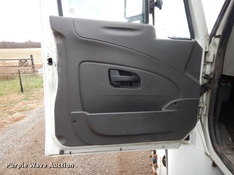 image for item DI8054 2008 International 4300  fuel truck