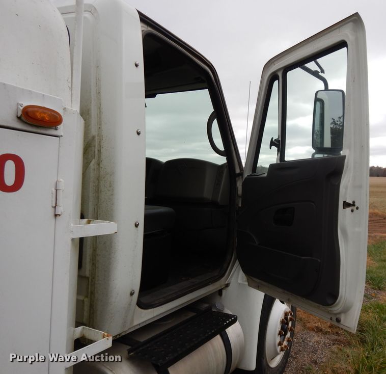 image for item DI8054 2008 International 4300  fuel truck