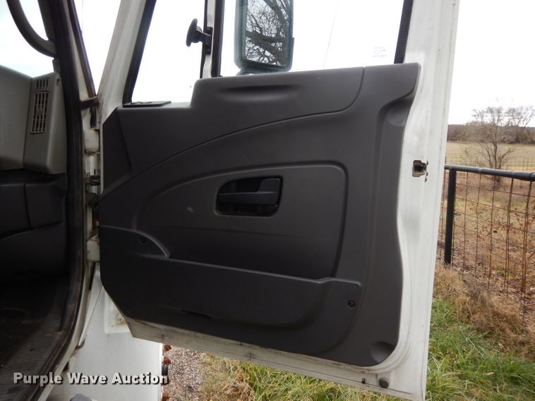 image for item DI8054 2008 International 4300  fuel truck