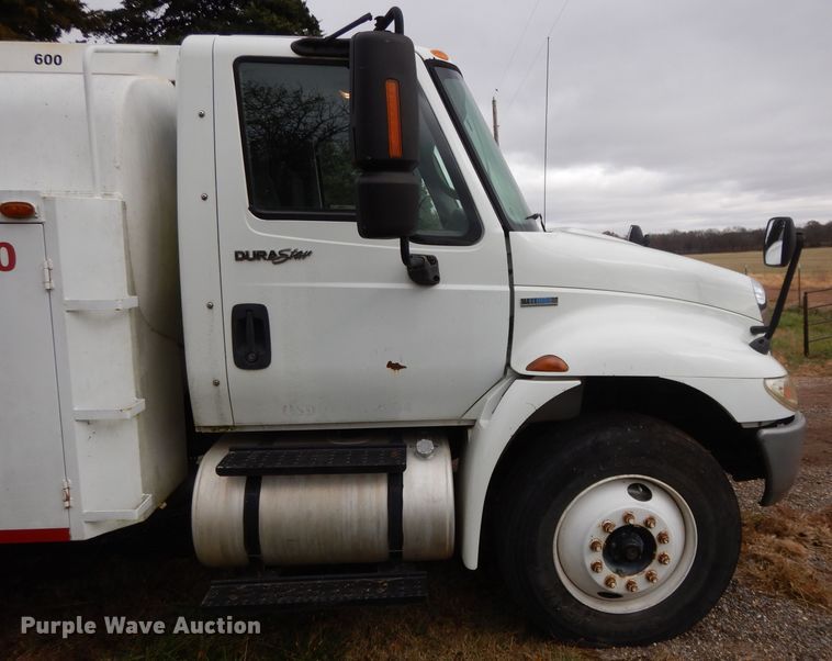 image for item DI8054 2008 International 4300  fuel truck