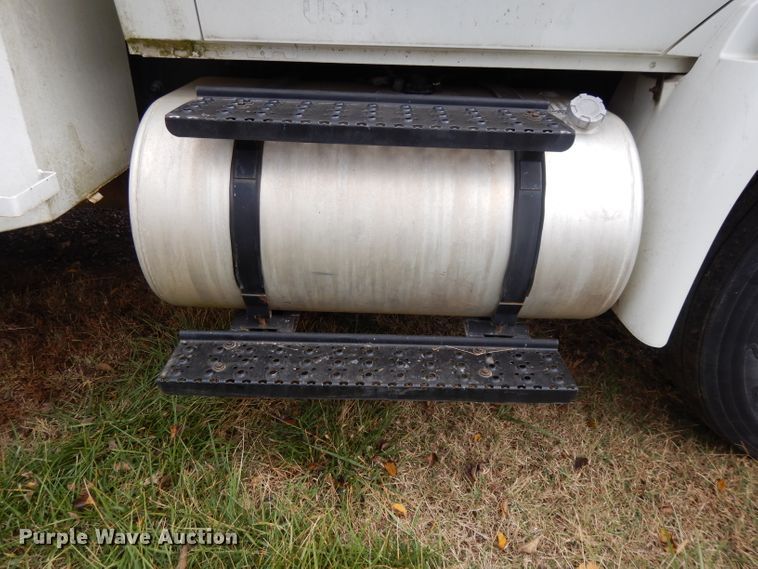 image for item DI8054 2008 International 4300  fuel truck