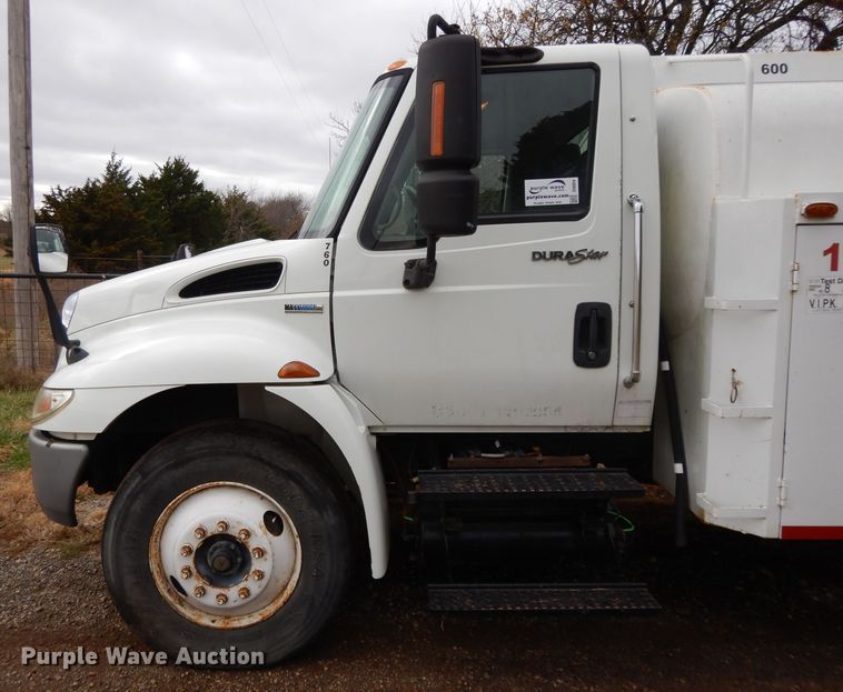 image for item DI8054 2008 International 4300  fuel truck