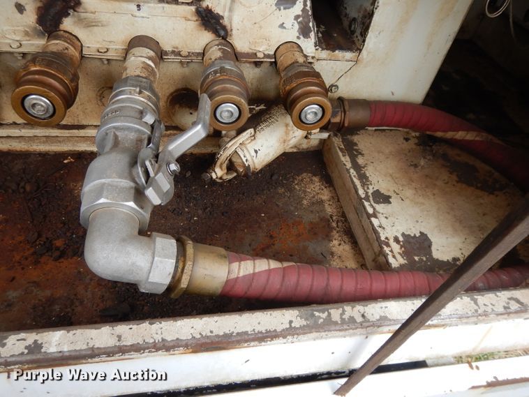 image for item DI8054 2008 International 4300  fuel truck