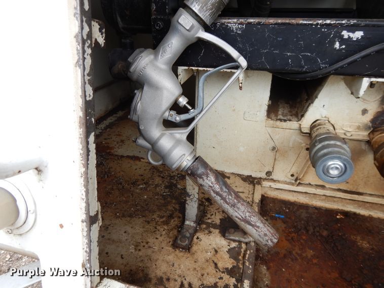 image for item DI8054 2008 International 4300  fuel truck