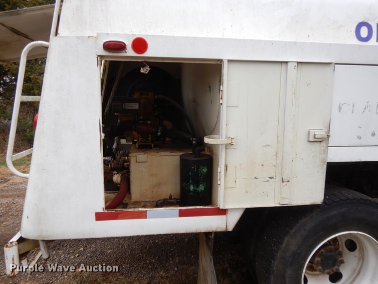 image for item DI8054 2008 International 4300  fuel truck