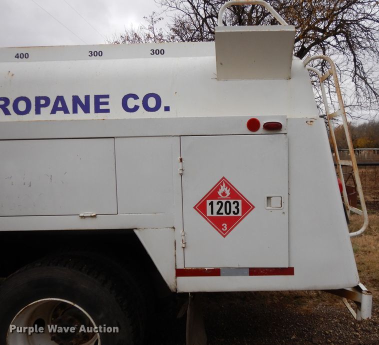 image for item DI8054 2008 International 4300  fuel truck