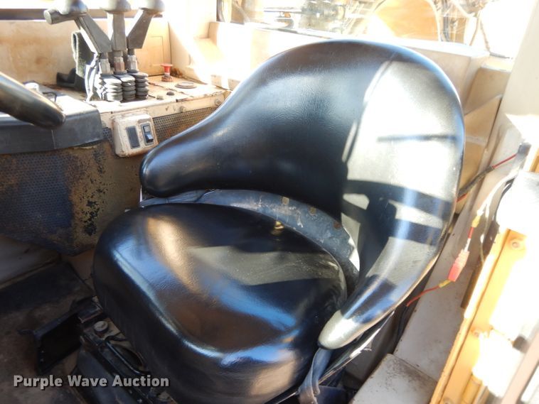 image for item DI8188 1996 Caterpillar 621F  conventional scraper