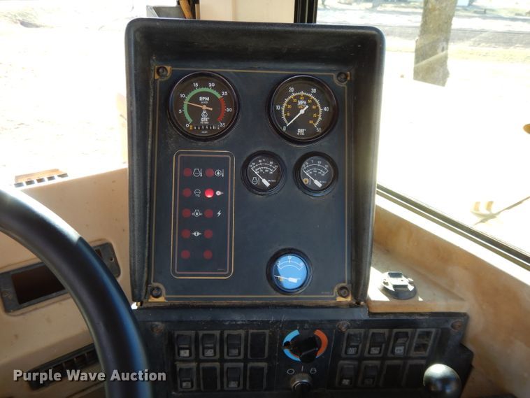 image for item DI8188 1996 Caterpillar 621F  conventional scraper