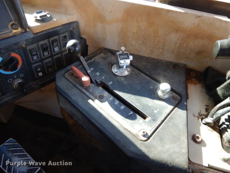 image for item DI8188 1996 Caterpillar 621F  conventional scraper