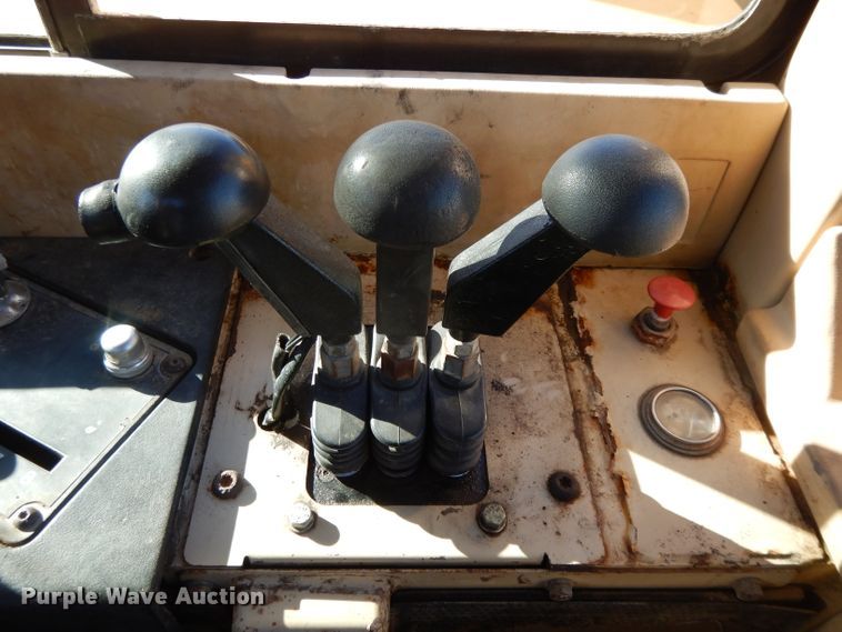 image for item DI8188 1996 Caterpillar 621F  conventional scraper