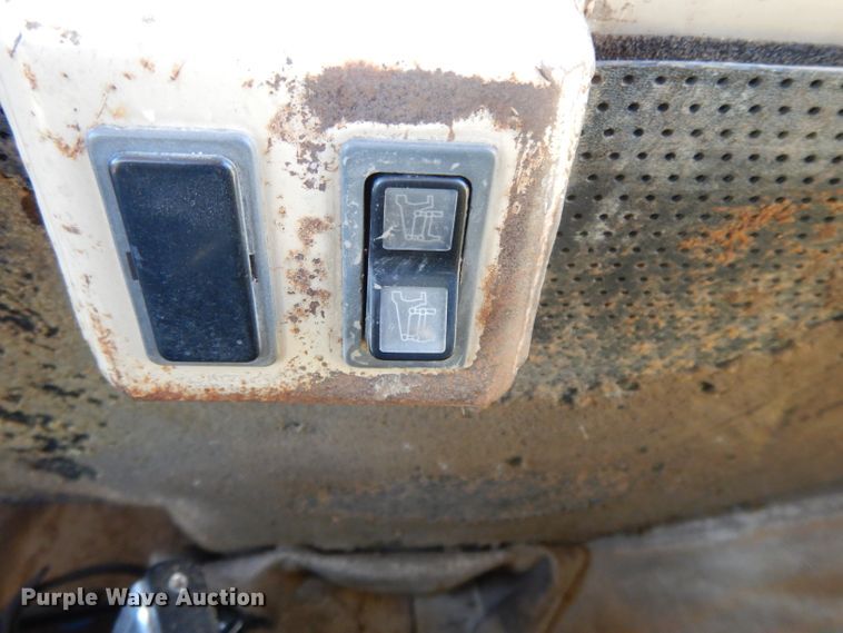 image for item DI8188 1996 Caterpillar 621F  conventional scraper