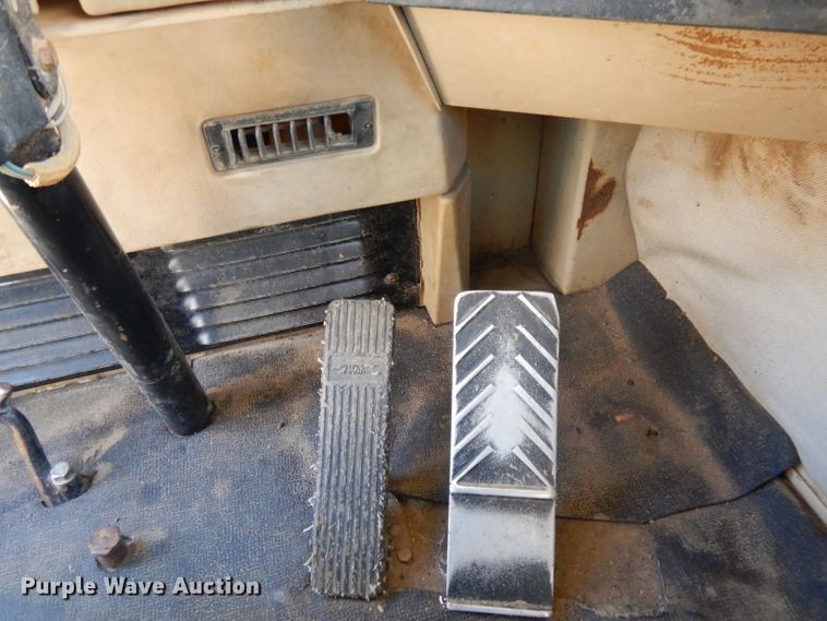 image for item DI8188 1996 Caterpillar 621F  conventional scraper