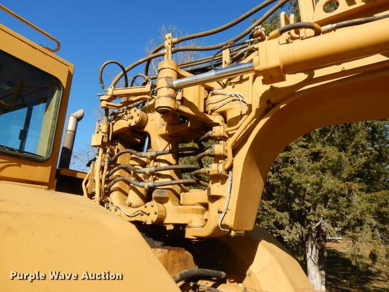 image for item DI8188 1996 Caterpillar 621F  conventional scraper