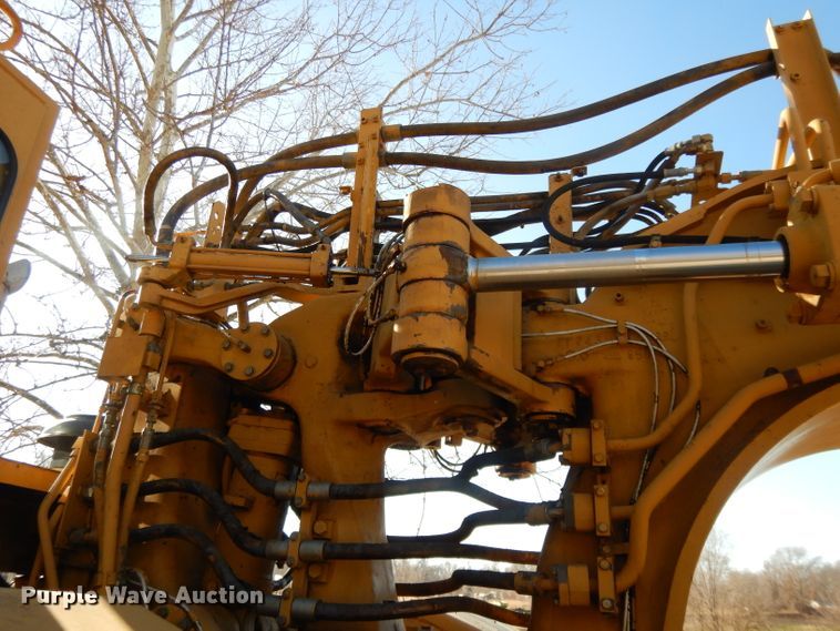 image for item DI8188 1996 Caterpillar 621F  conventional scraper