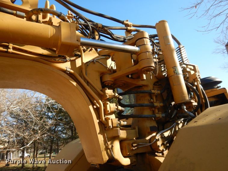 image for item DI8188 1996 Caterpillar 621F  conventional scraper