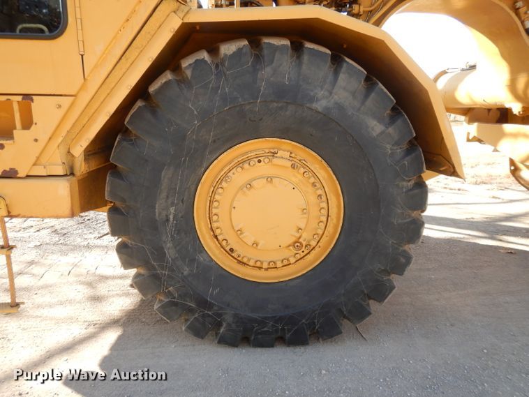 image for item DI8188 1996 Caterpillar 621F  conventional scraper