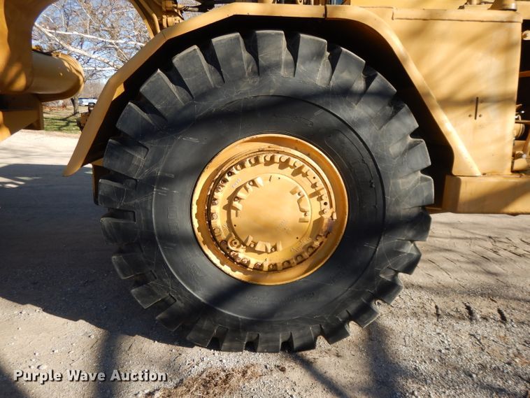 image for item DI8188 1996 Caterpillar 621F  conventional scraper