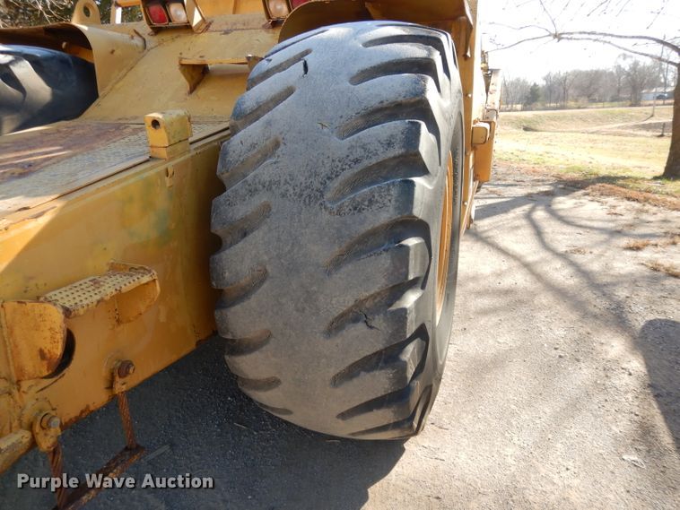 image for item DI8188 1996 Caterpillar 621F  conventional scraper