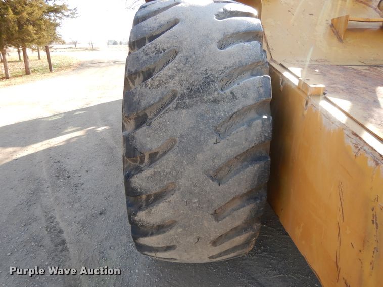 image for item DI8188 1996 Caterpillar 621F  conventional scraper