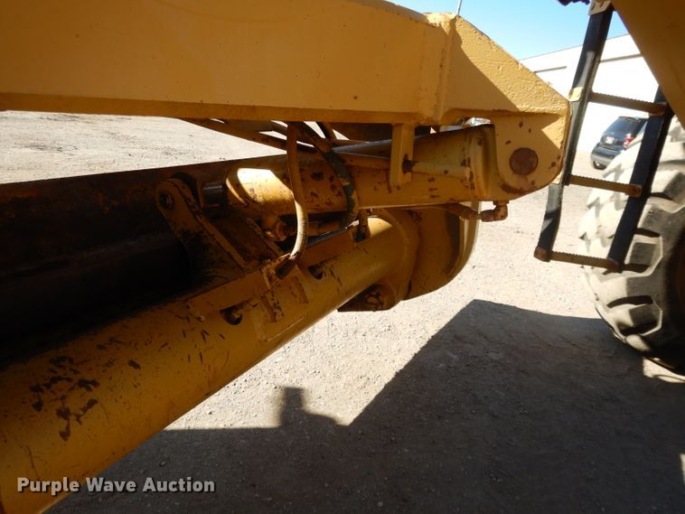 image for item DI8189 1989 Caterpillar 16G  motor grader