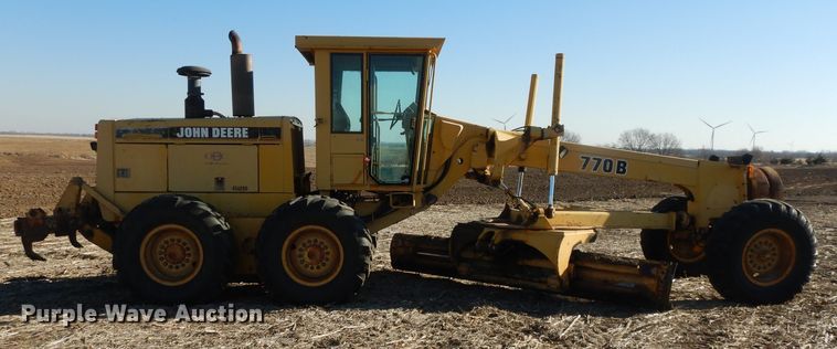 image for item DI8213 1997 John Deere 770B  motor grader