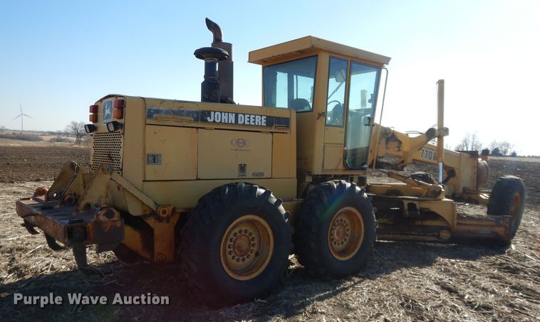 image for item DI8213 1997 John Deere 770B  motor grader