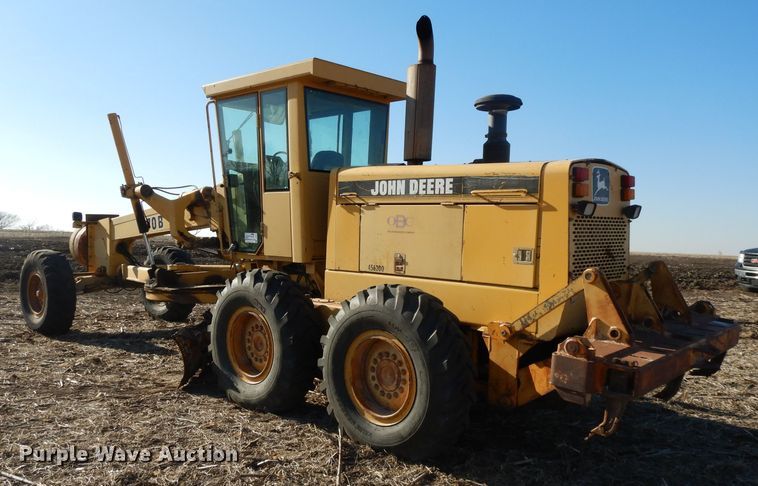 image for item DI8213 1997 John Deere 770B  motor grader