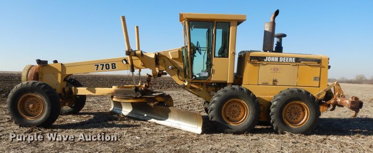 image for item DI8213 1997 John Deere 770B  motor grader