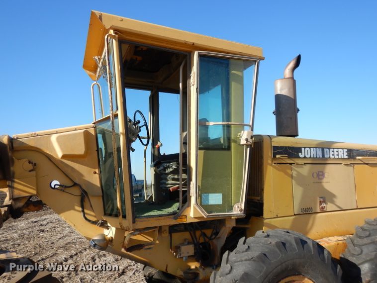 image for item DI8213 1997 John Deere 770B  motor grader
