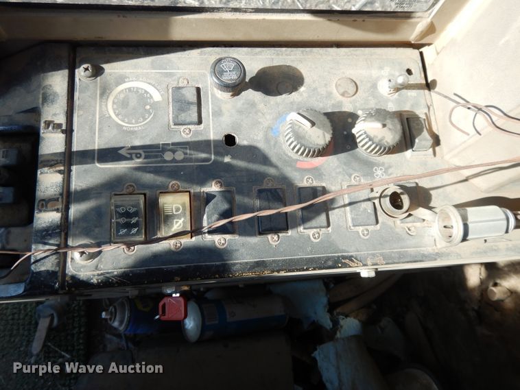 image for item DI8213 1997 John Deere 770B  motor grader