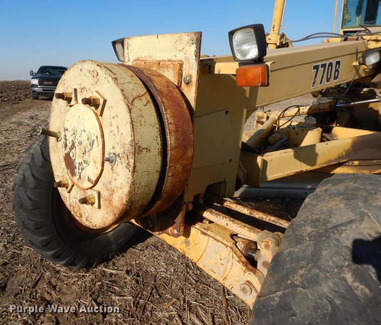 image for item DI8213 1997 John Deere 770B  motor grader