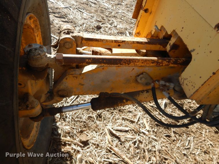 image for item DI8213 1997 John Deere 770B  motor grader