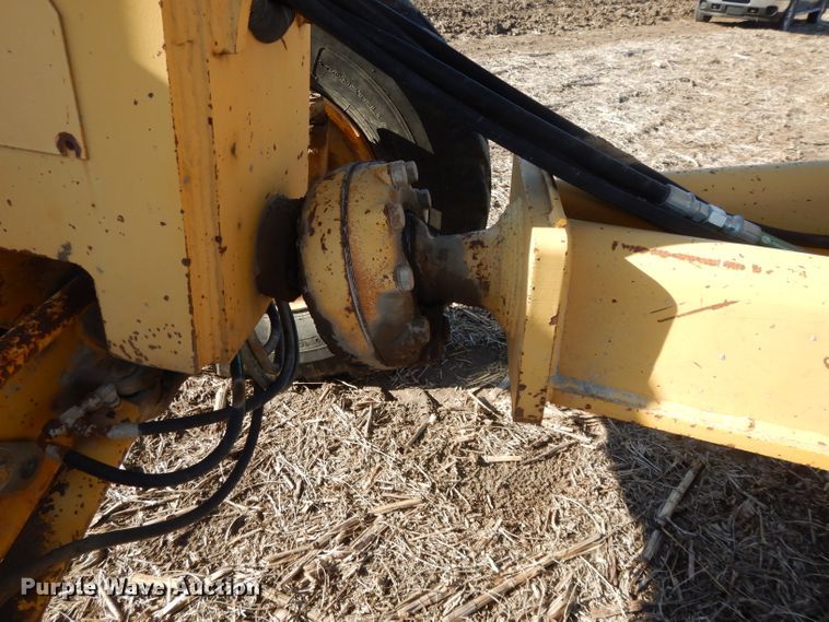 image for item DI8213 1997 John Deere 770B  motor grader