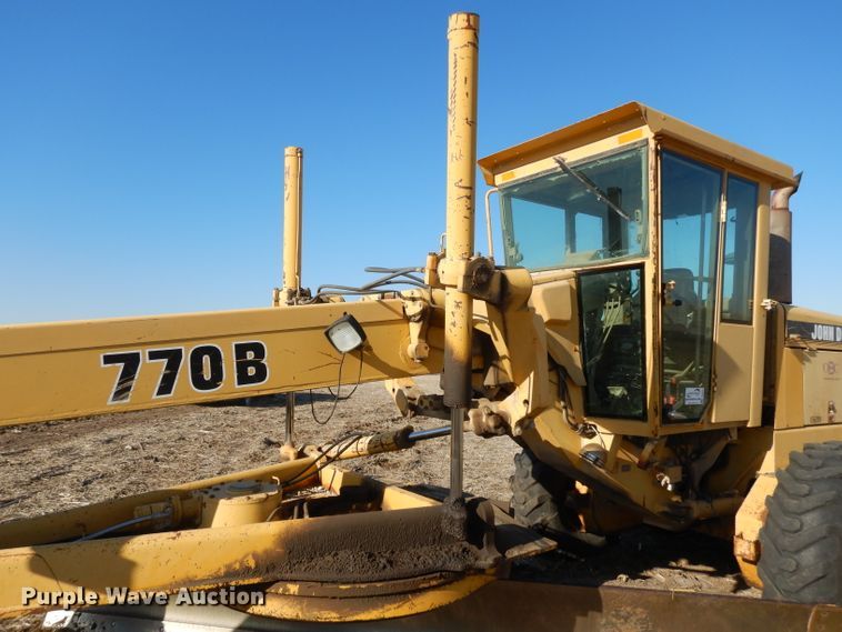 image for item DI8213 1997 John Deere 770B  motor grader