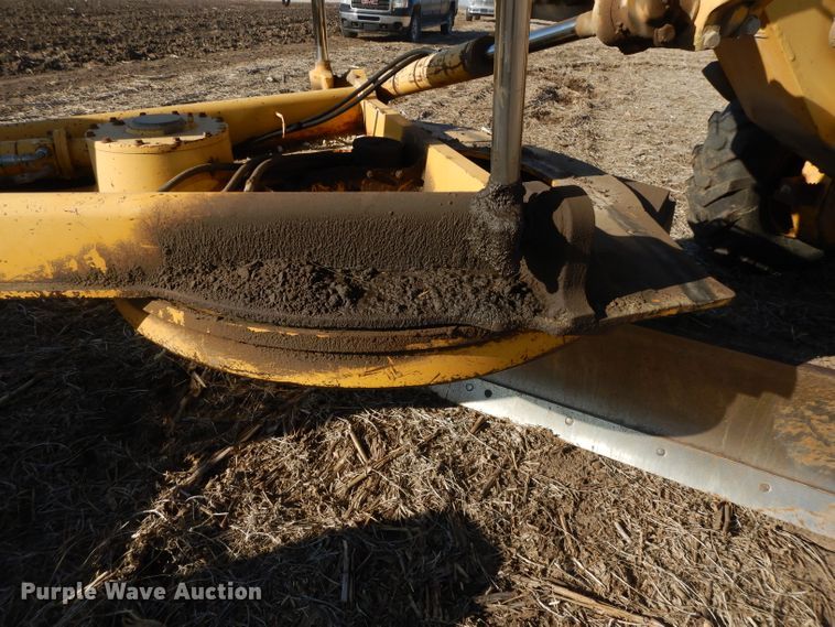 image for item DI8213 1997 John Deere 770B  motor grader