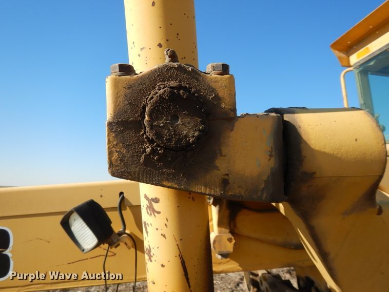 image for item DI8213 1997 John Deere 770B  motor grader