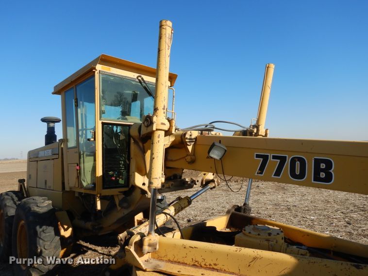 image for item DI8213 1997 John Deere 770B  motor grader
