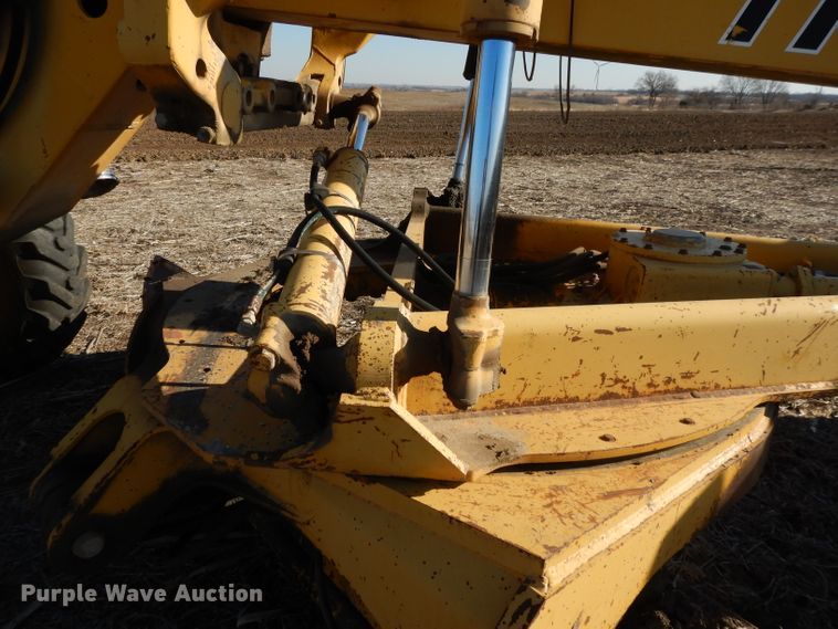 image for item DI8213 1997 John Deere 770B  motor grader