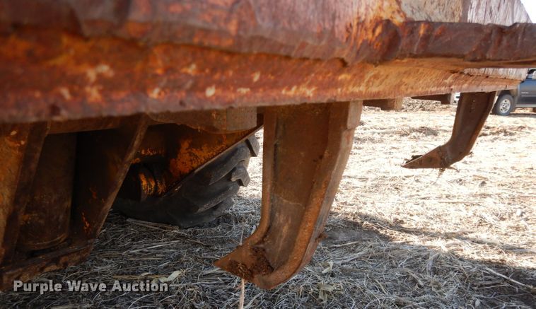 image for item DI8213 1997 John Deere 770B  motor grader