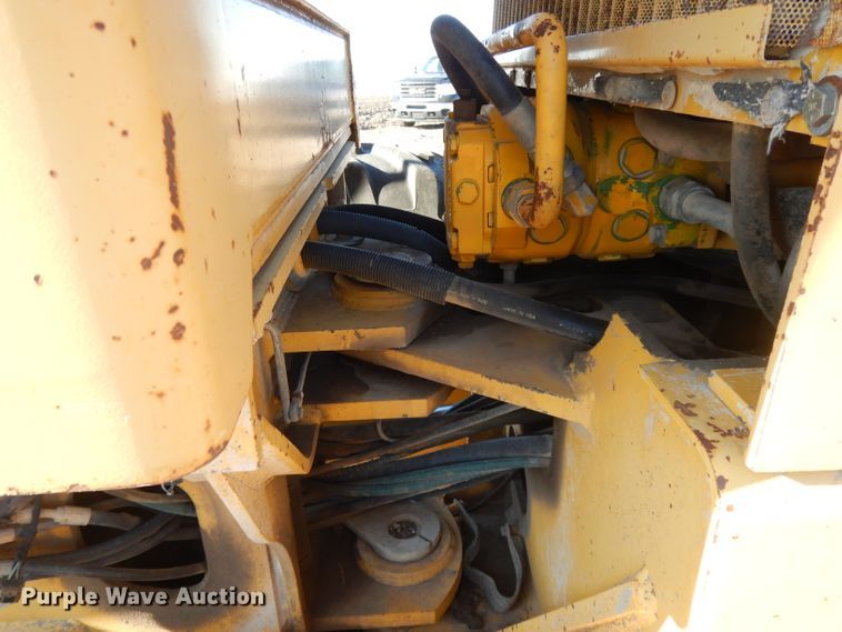 image for item DI8213 1997 John Deere 770B  motor grader